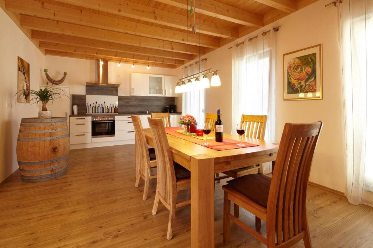 Weingut Schunck Appartement Leinsweiler Buitenkant foto